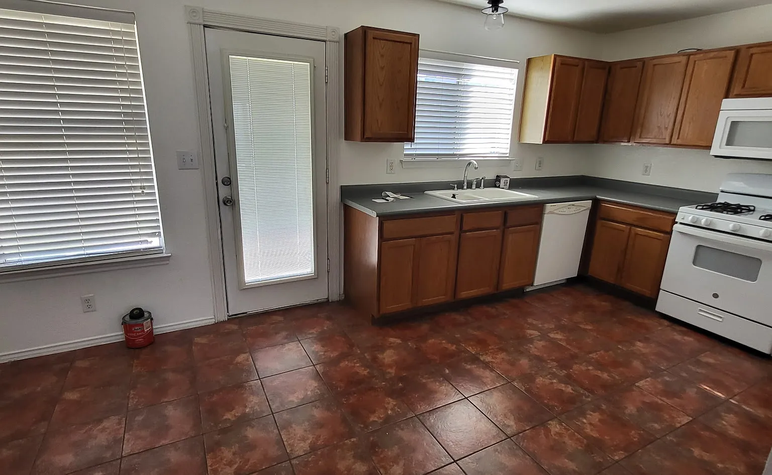 3 bed, 2.5 bath, 1320 sqft, $1,500 — Photo 2