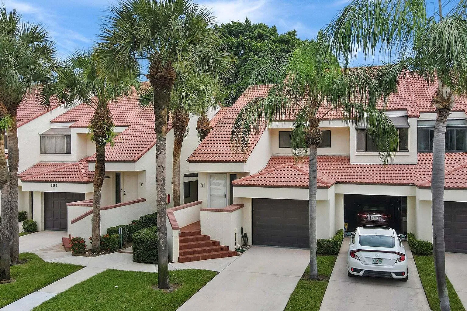 2 bed, 2.0 bath, 1451 sqft, $6,000 — Photo 3