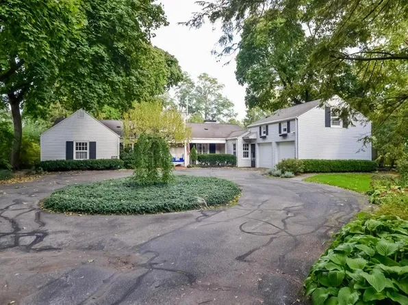 650 Plymouth Rd SE, East Grand Rapids, MI 49506
