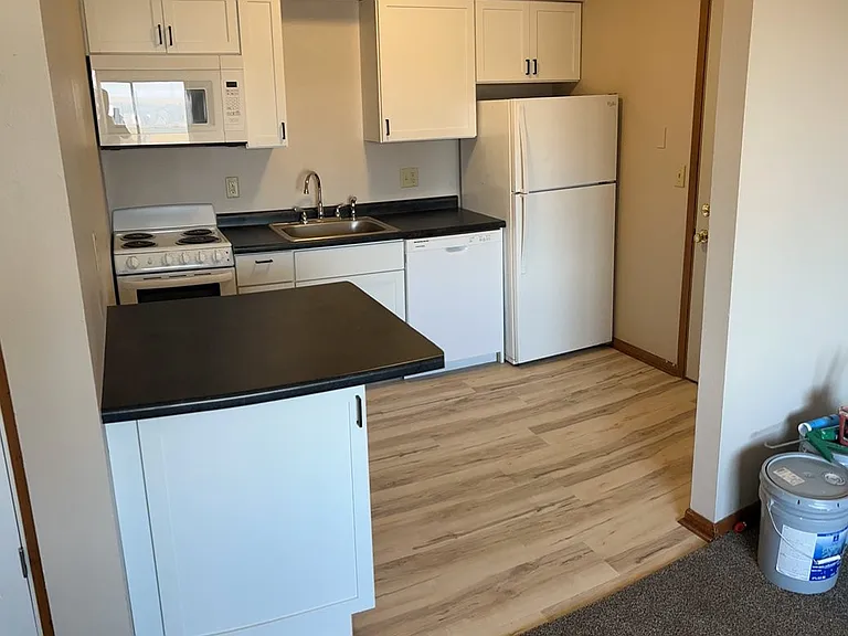 2100 Walnut St — Photo 3