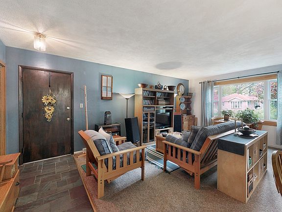 5th image of 19540 W University Dr