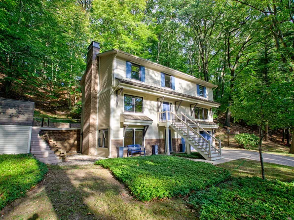401 Stickney Ridge Rd, Grand Haven, MI 49417