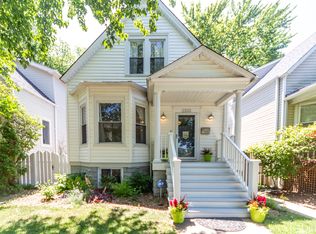 2333 W Berwyn Ave, Chicago, IL 60625