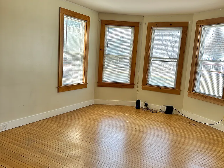 320 Sawyer St — Photo 12