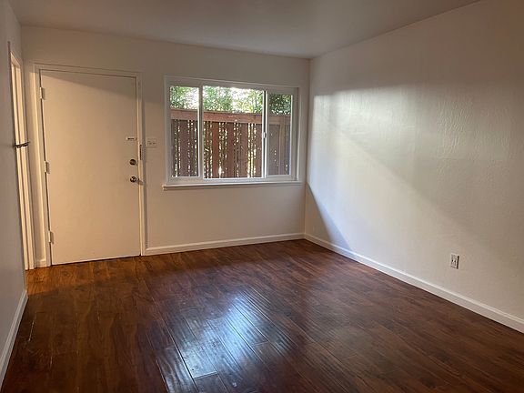 5th image of 252 Wayne Ave #C