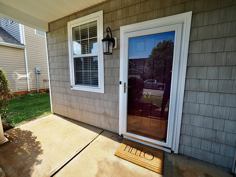 27 Border Ave — Photo 8