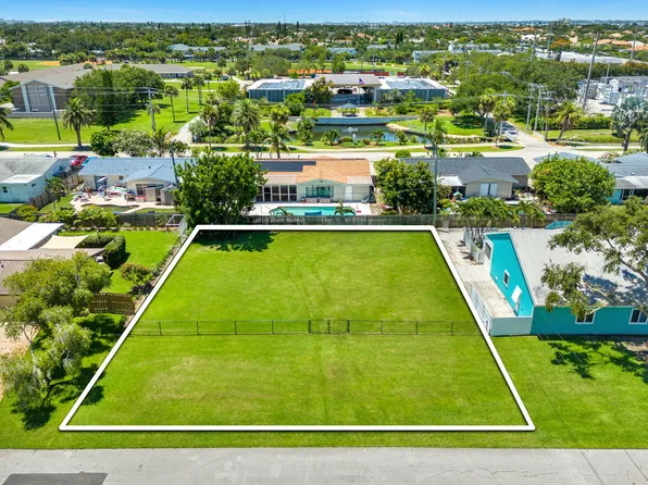 575 Cinnamon Dr, Satellite Beach, FL 32937