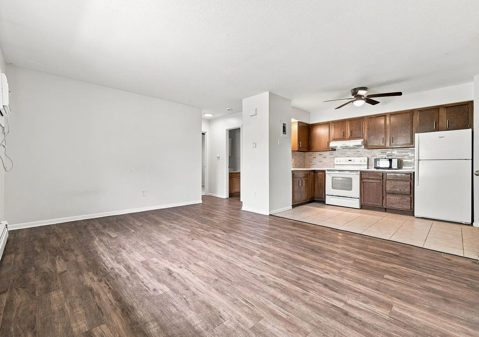 $865 2BR/1BA | Updated | In-Unit Laundry | Private Entrance | Parking — Photo 3