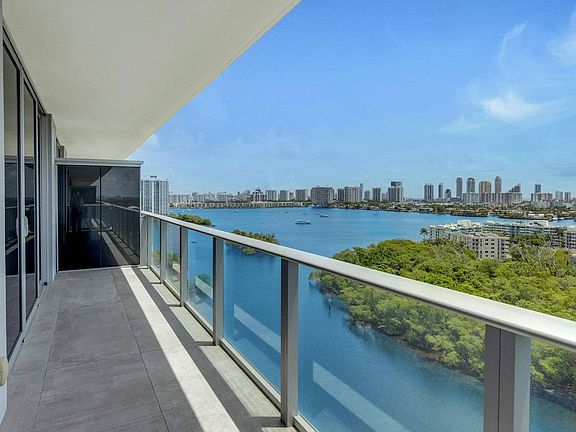 2nd image of 16385 Biscayne Blvd #1516
