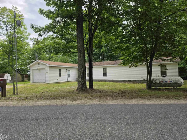 10231 Linden Ave, Carp Lake, MI 49718