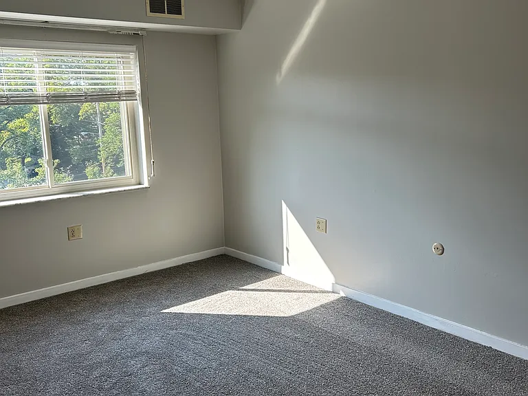 3301 Beechwood Blvd #402 — Photo 9
