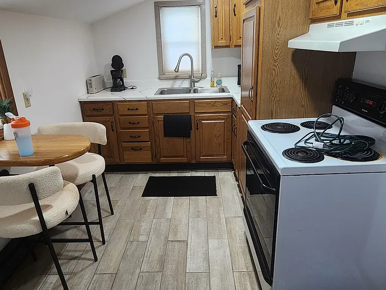 E Dakota St — Photo 7