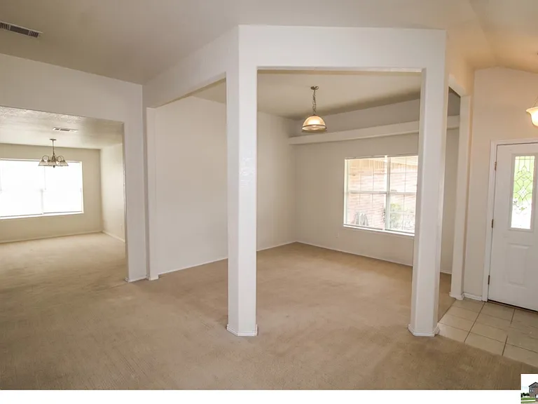 1906 Flagstaff Dr — Photo 4