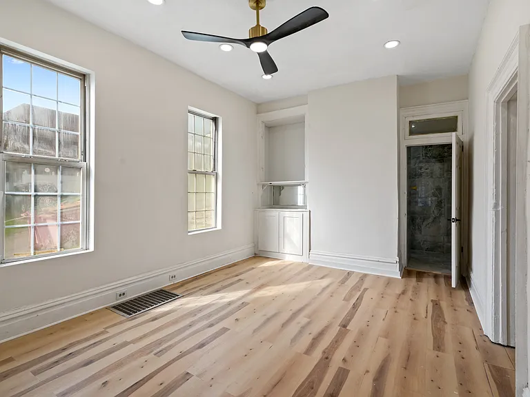 415 Mills Ave — Photo 11