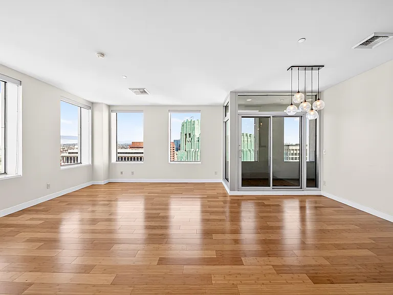 3810 Wilshire Blvd #1405 — Photo 12