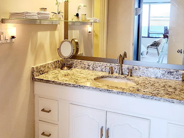 450 W 7th St #1104 — Photo 16