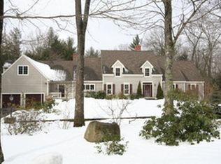 8 Oak Ln, Stratham, NH 03885