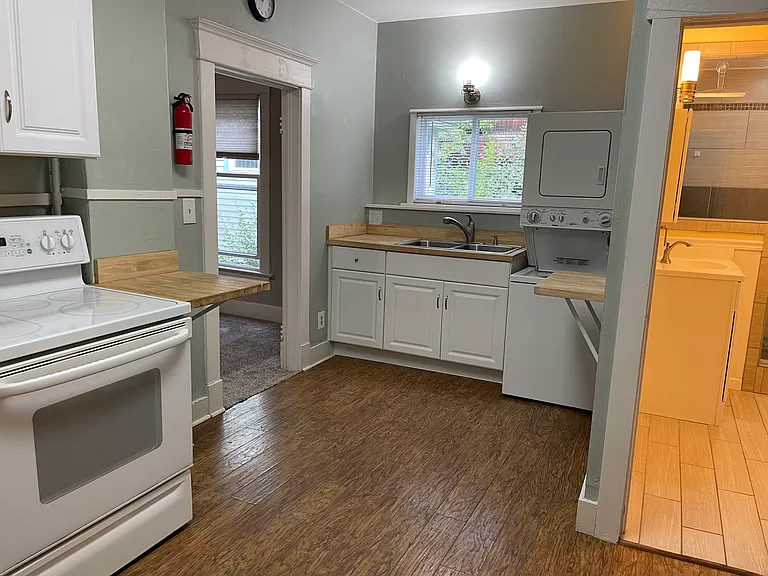 42 Grand Ave — Photo 2