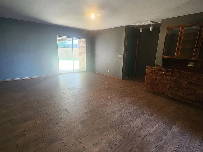 1811 Brookside Dr — Photo 5