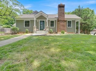 5429 Windsor Ln, Fairway, KS 66205