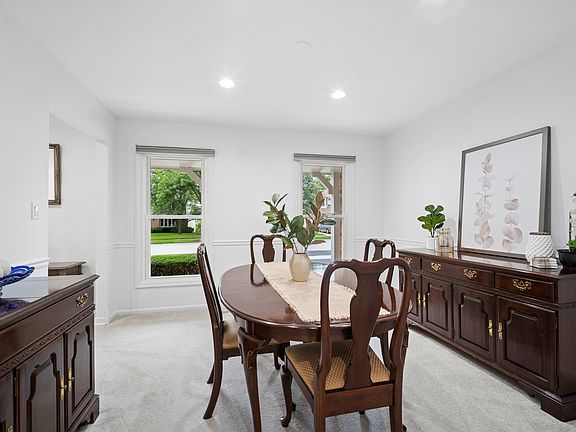 5th image of 809 W Kingsley Dr