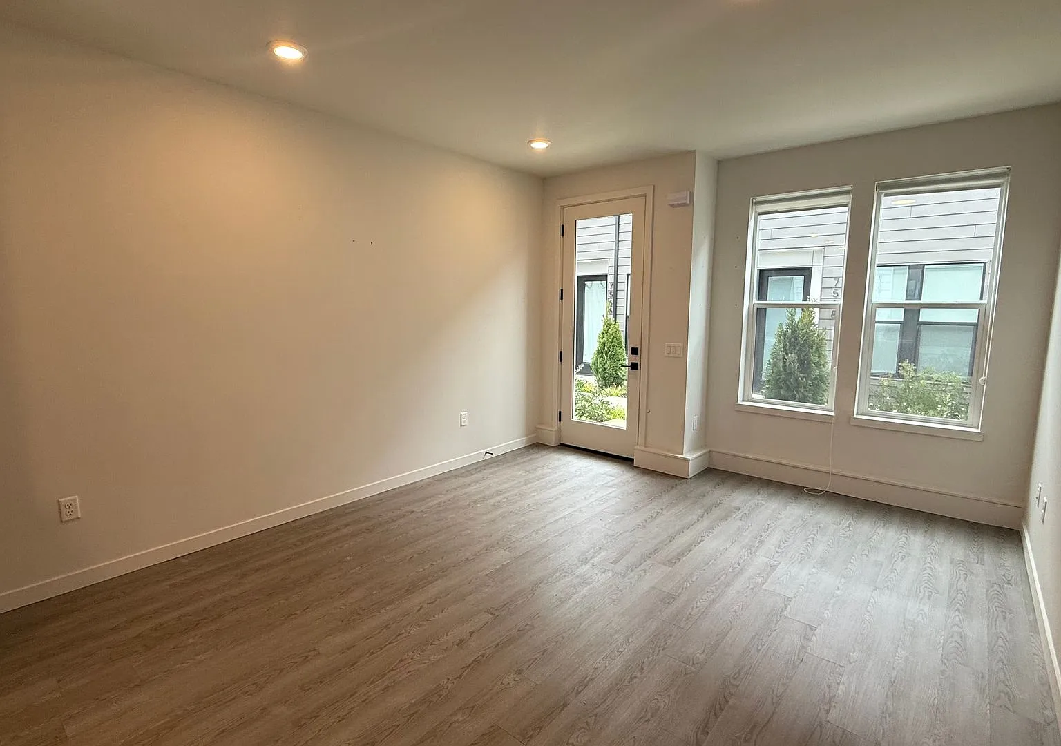 Emerald Townhomes — Photo 4