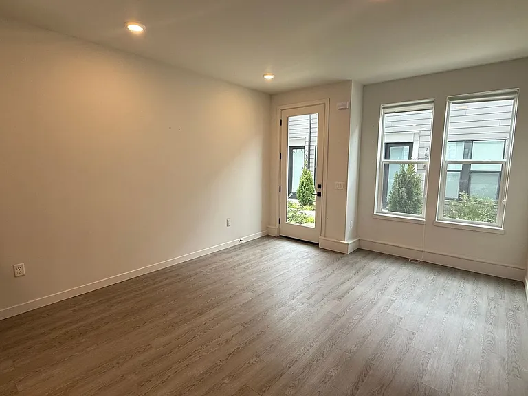 Emerald Townhomes — Photo 32