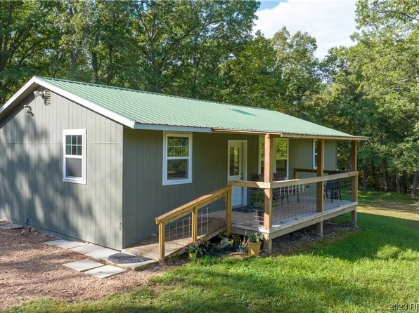 8979 Webb Rd, Versailles, MO 65084