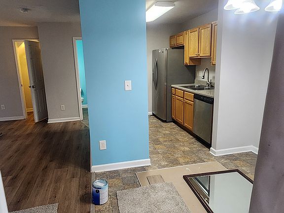 2nd image of 123 Twiggs Cor