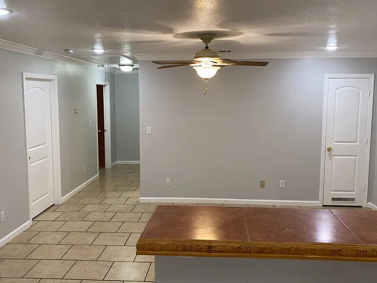 132 S Beverly Ave #132 — Photo 2