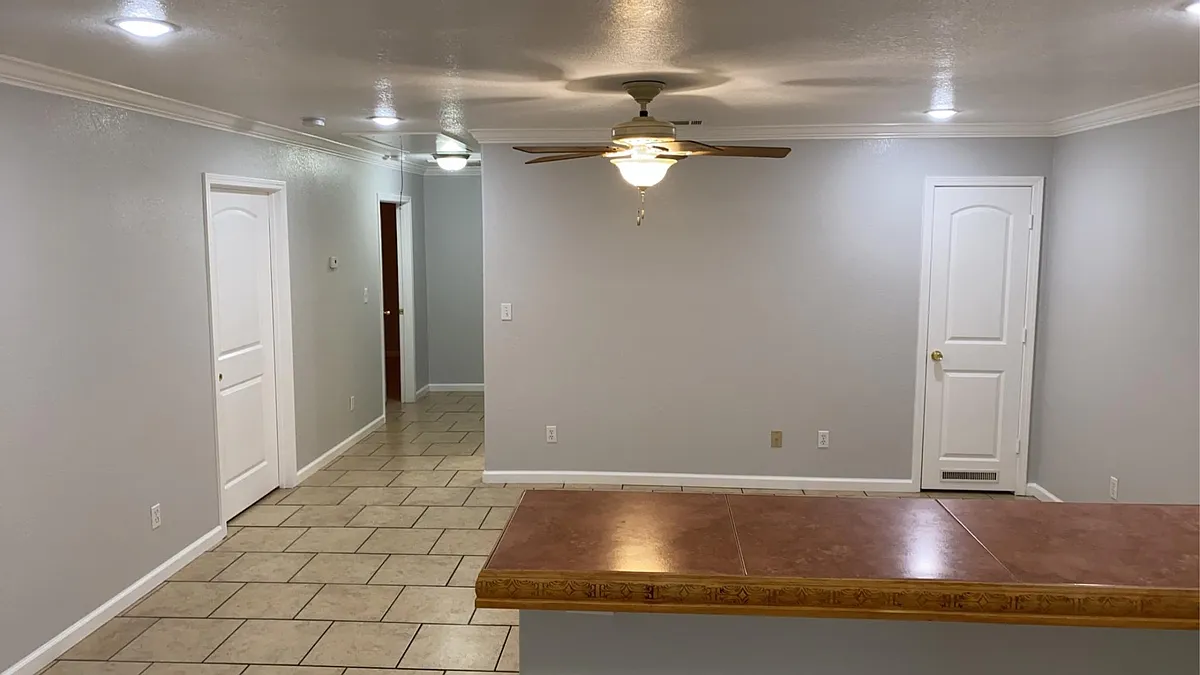 Building Photo - 132 S Beverly Ave #132