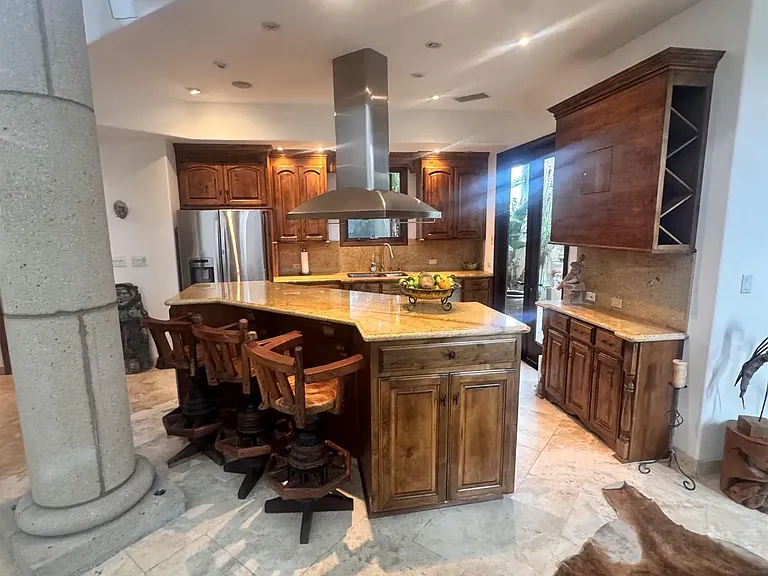 633 Fern Gln — Photo 6
