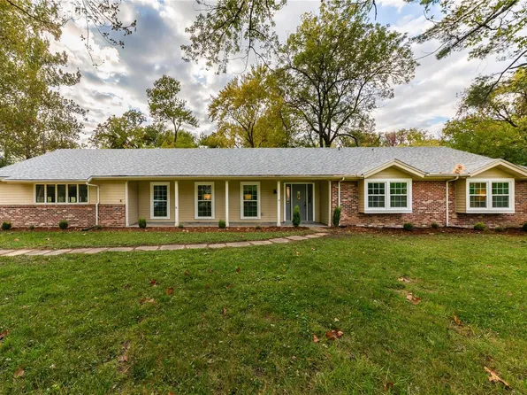 17 Chamblee Ln, Saint Louis, MO 63141