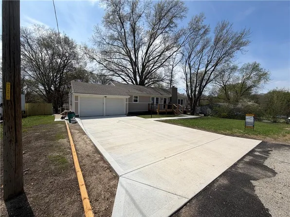 8025 Waverly Ave, Kansas City, KS 66109