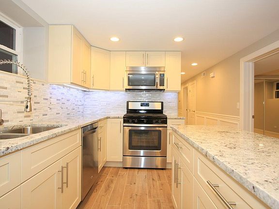 4th image of 5351 W Sunnyside Ave #G