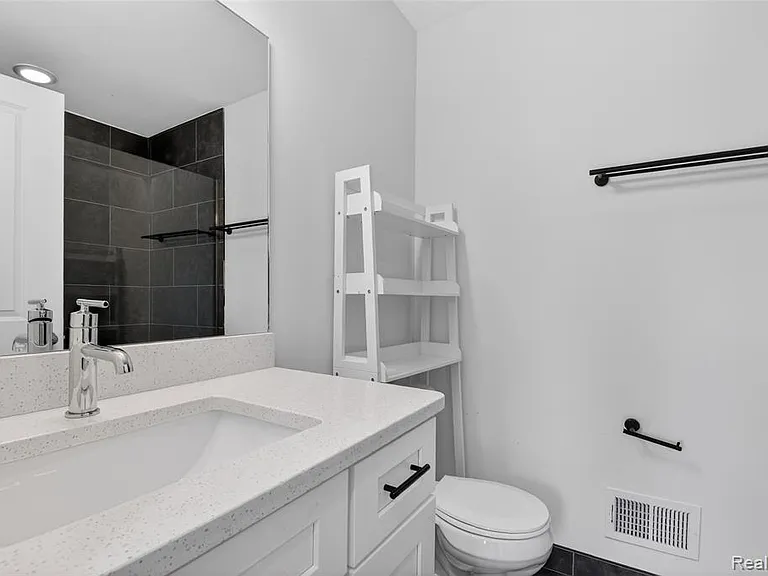 2925 Square Lake Ct — Photo 36