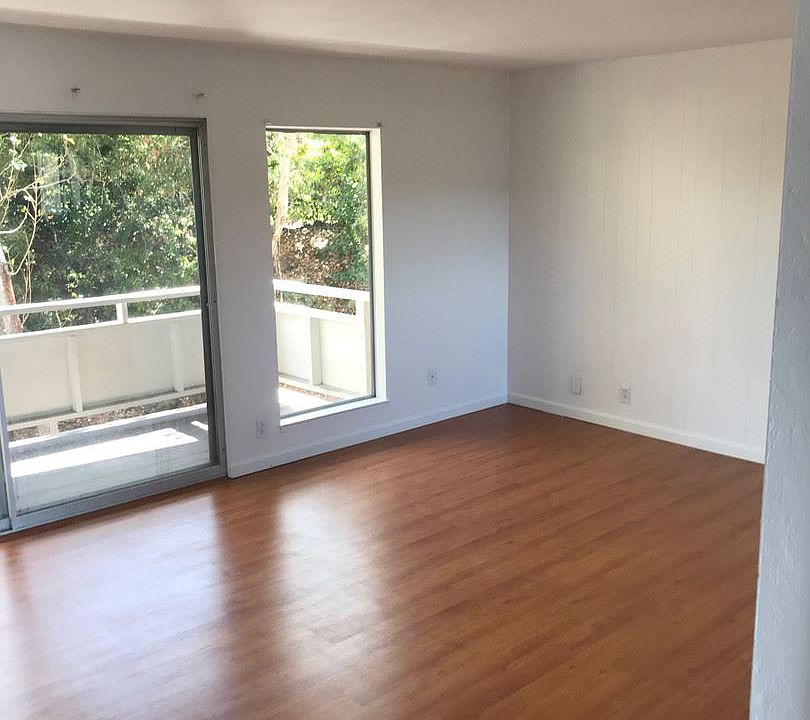 1st image of 2 Circle Dr APT B