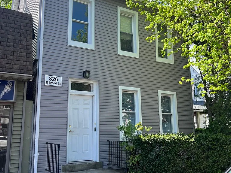 326 E Broad St — Photo 1