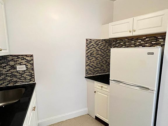 5th image of 13905 85th Dr APT 5D