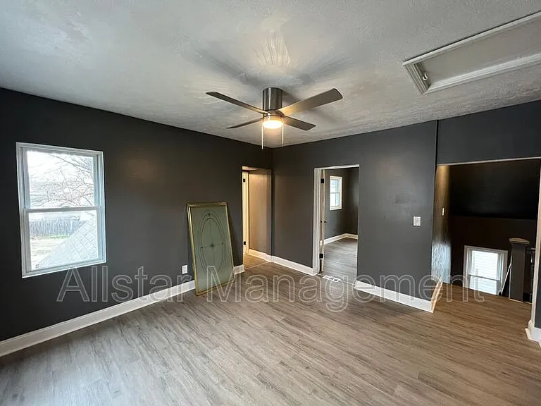 760 W 9th St — Photo 22