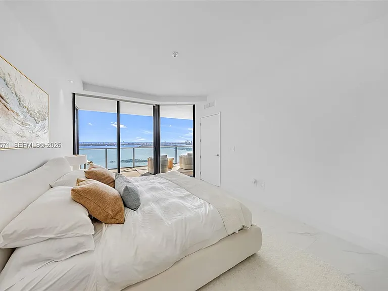 700 NE 24th St #4007 — Photo 33