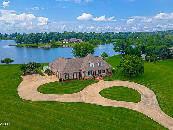 3rd image of 168 Lake Hill Dr