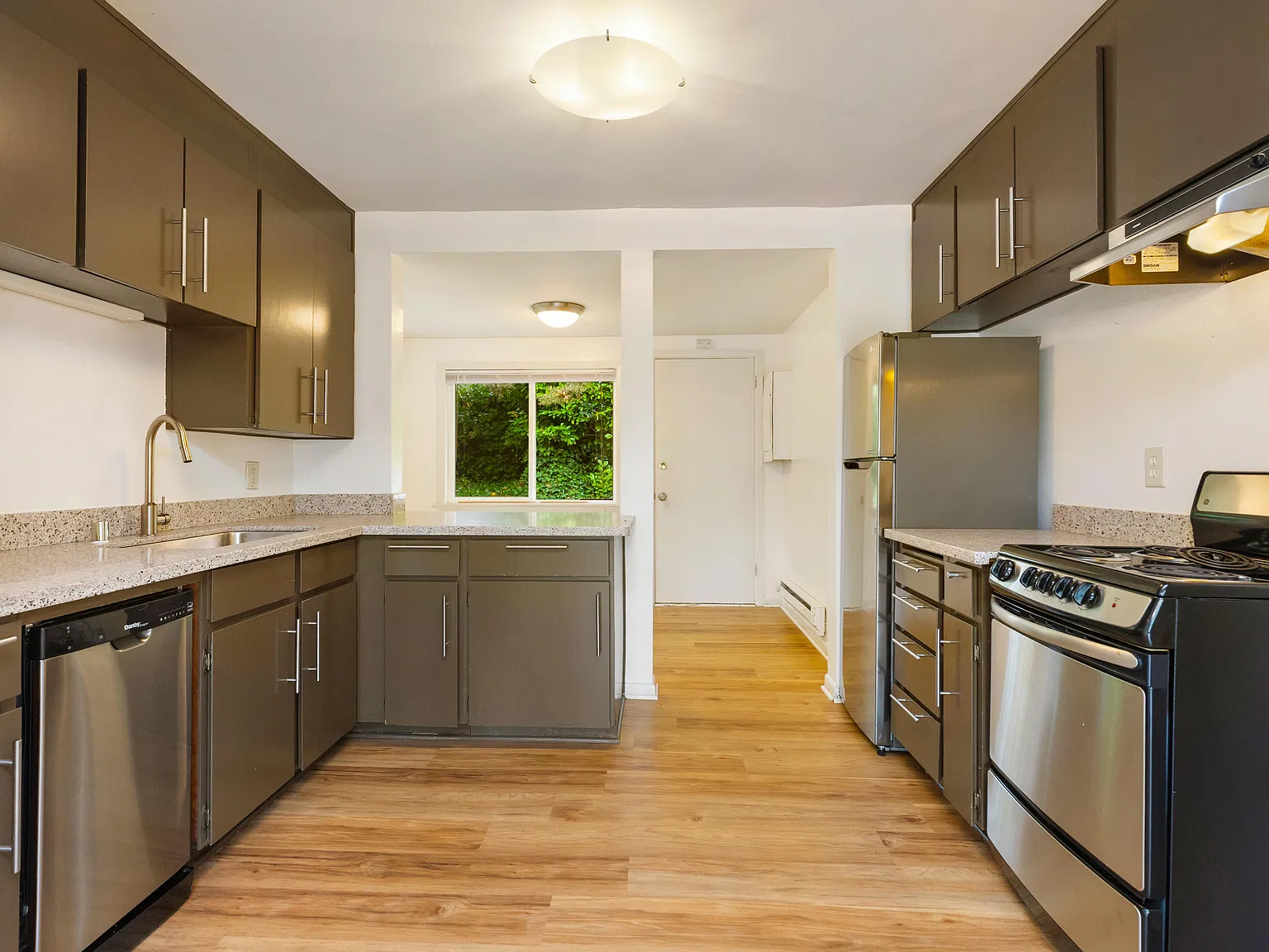 2 bed, 700 sqft, $2,450 — Photo 4