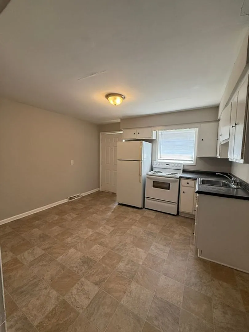 4222 United LLC — Photo 4