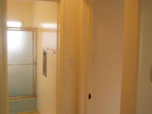 4th image of 5-908 N Genesee Ave #5