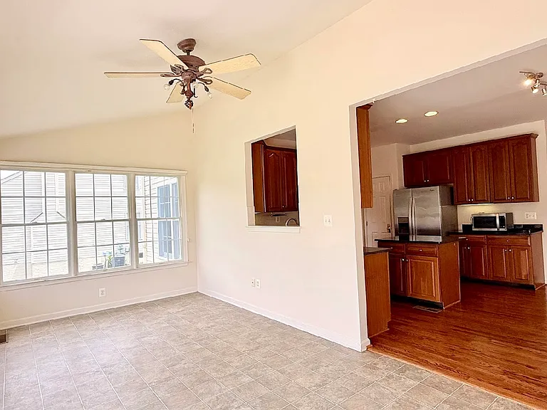 43520 Lucketts Bridge Cir — Photo 9