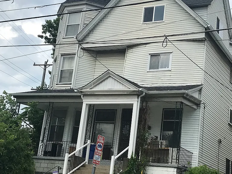 627 College St — Photo 1