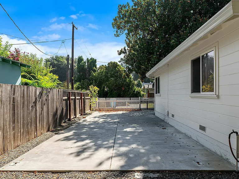 13805 Village Ave — Photo 34