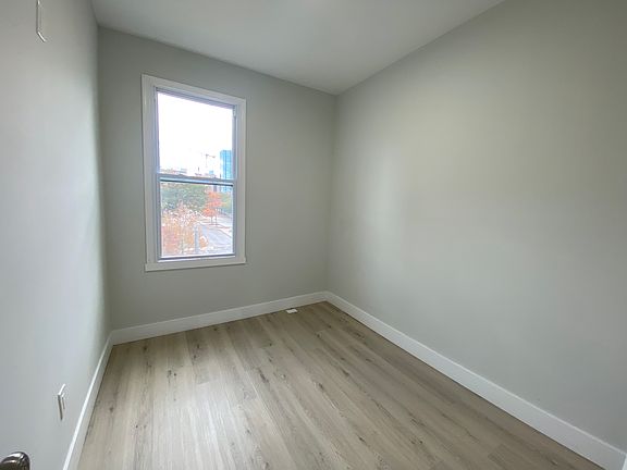4th image of 16 S 40th St Floor 2