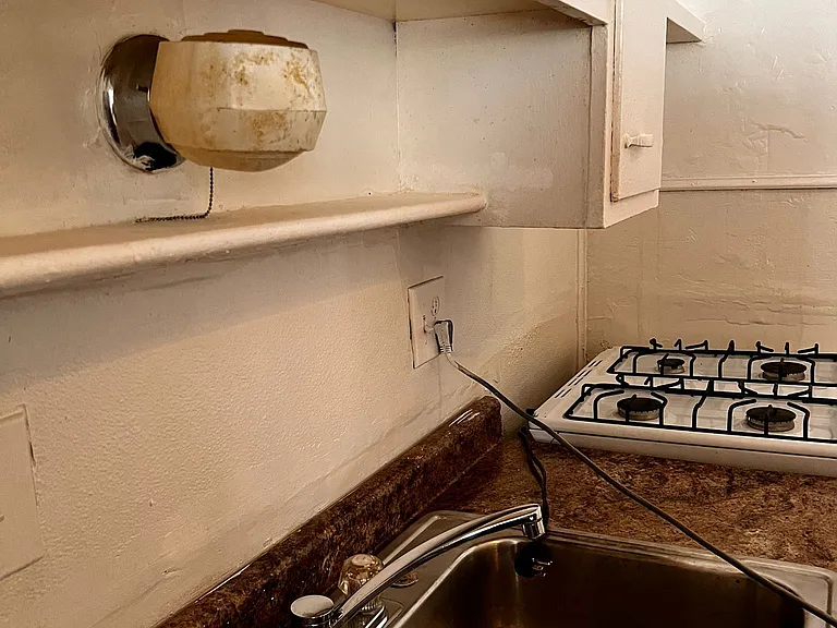 128 Clinton Springs Ave #2 — Photo 5